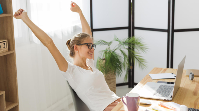 Travailler moins, vivre mieux : comment j’ai adapté la semaine de 4 heures à ma vie de maman entrepreneuse